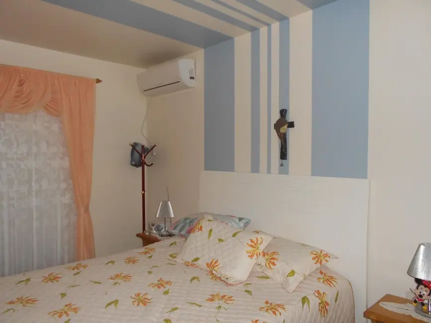 Casa com 3 quartos à venda, 210m2 em Picada Cafe - RS - imagem 5 Foto 5 de Casa com 3 quartos à venda, 210m2 em Picada Cafe - RS