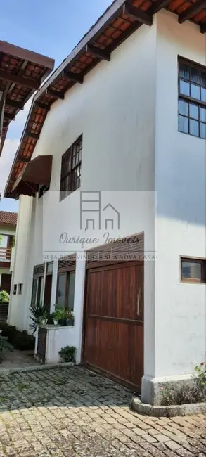 Casa de Condomínio com 5 quartos à venda, 212m2 em Alto, Teresopolis - RJ - imagem 5 Foto 5 de Casa de Condomínio com 5 quartos à venda, 212m2 em Alto, Teresopolis - RJ