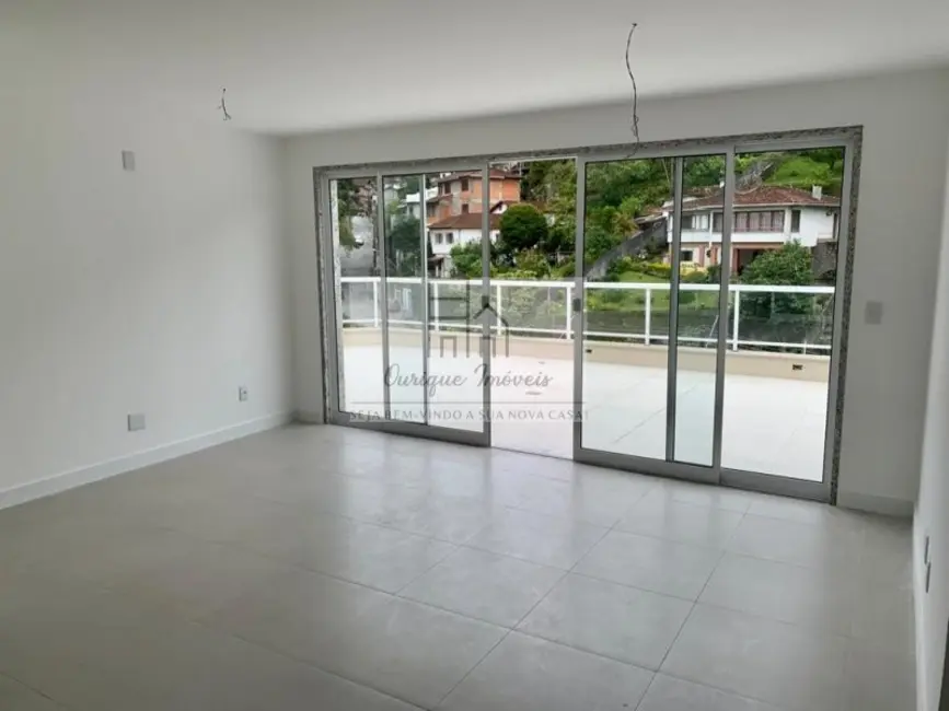 Cobertura com 3 quartos à venda, 190m2 em Agriões, Teresopolis - RJ - imagem 3 Foto 3 de Cobertura com 3 quartos à venda, 190m2 em Agriões, Teresopolis - RJ