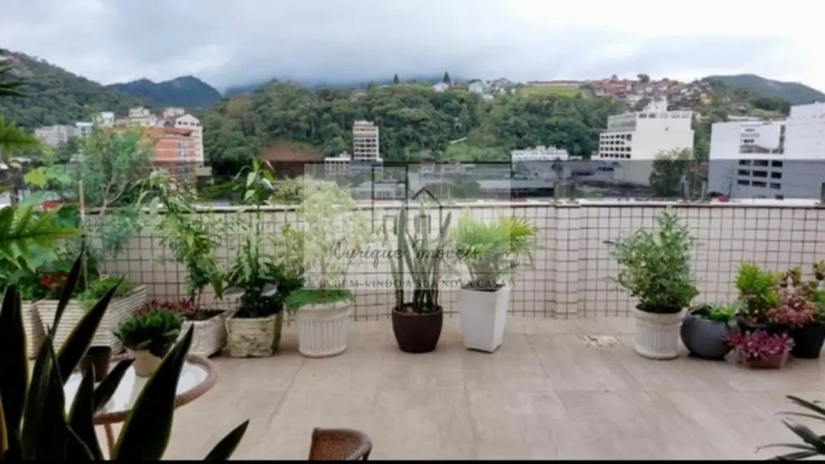 Cobertura com 3 quartos à venda, 200m2 em Várzea, Teresopolis - RJ - imagem 3 Foto 3 de Cobertura com 3 quartos à venda, 200m2 em Várzea, Teresopolis - RJ