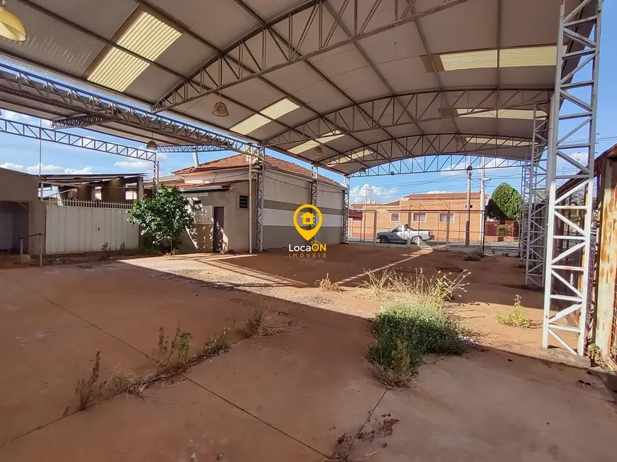 Armazém / Galpão com 1 quarto para alugar, 300m2 em Centro, Araraquara - SP - imagem 2 Foto 2 de Armazém / Galpão com 1 quarto para alugar, 300m2 em Centro, Araraquara - SP