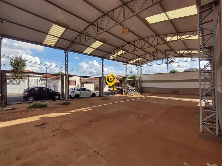 Armazém / Galpão com 1 quarto para alugar, 300m2 em Centro, Araraquara - SP - imagem 4 Foto 4 de Armazém / Galpão com 1 quarto para alugar, 300m2 em Centro, Araraquara - SP