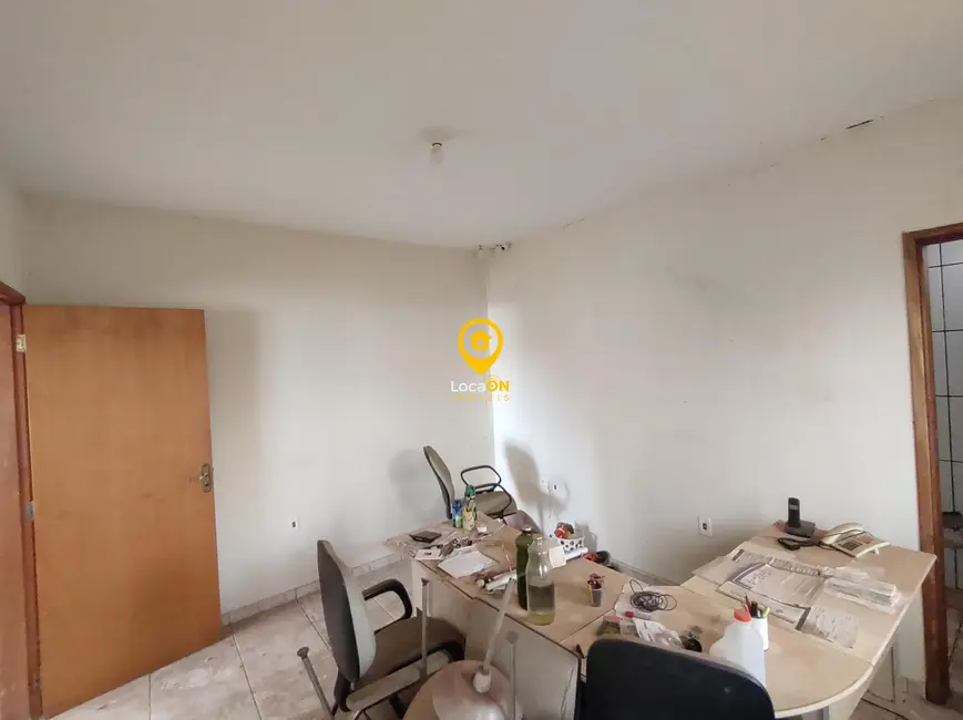 Armazém / Galpão com 1 quarto para alugar, 300m2 em Centro, Araraquara - SP - imagem 8 Foto 8 de Armazém / Galpão com 1 quarto para alugar, 300m2 em Centro, Araraquara - SP