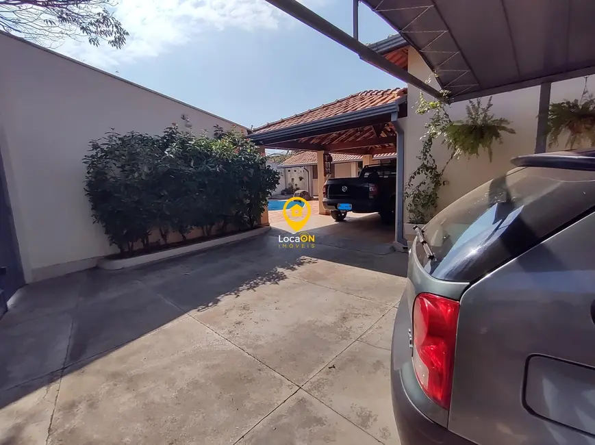 Casa com 3 quartos para alugar, 251m2 em Parque Gramado II, Araraquara - SP - imagem 5 Foto 5 de Casa com 3 quartos para alugar, 251m2 em Parque Gramado II, Araraquara - SP