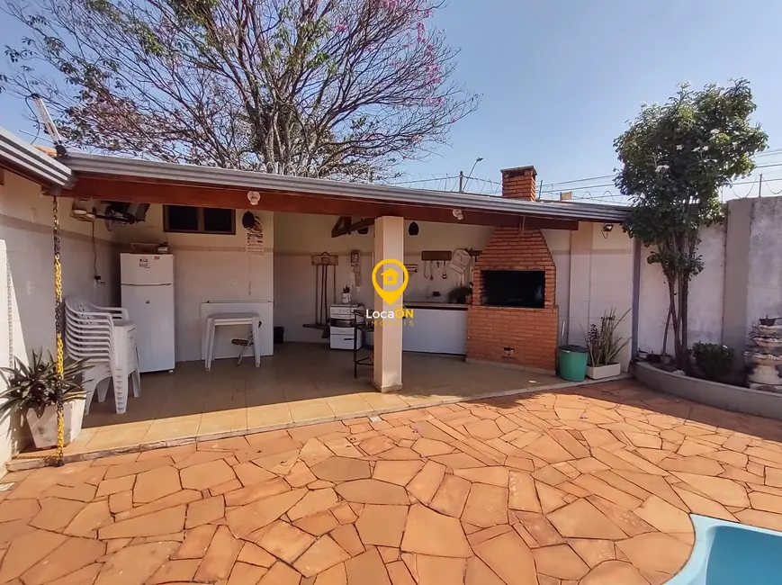 Casa com 3 quartos para alugar, 251m2 em Parque Gramado II, Araraquara - SP - imagem 9 Foto 9 de Casa com 3 quartos para alugar, 251m2 em Parque Gramado II, Araraquara - SP