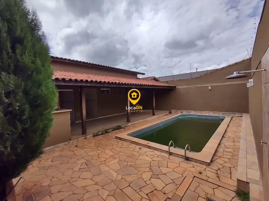 Casa com 3 quartos à venda, 360m2 em Parque Residencial Cândido Portinari, Ribeirao Preto - SP - imagem 3 Foto 3 de Casa com 3 quartos à venda, 360m2 em Parque Residencial Cândido Portinari, Ribeirao Preto - SP