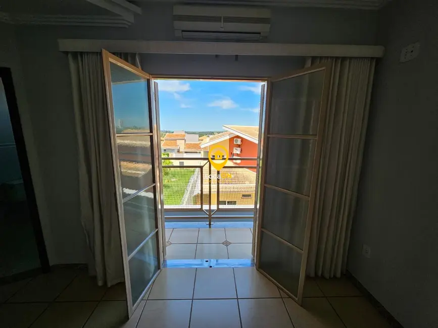 Casa com 3 quartos para alugar, 120m2 em Jardim Santa Lúcia, Araraquara - SP - imagem 4 Foto 4 de Casa com 3 quartos para alugar, 120m2 em Jardim Santa Lúcia, Araraquara - SP