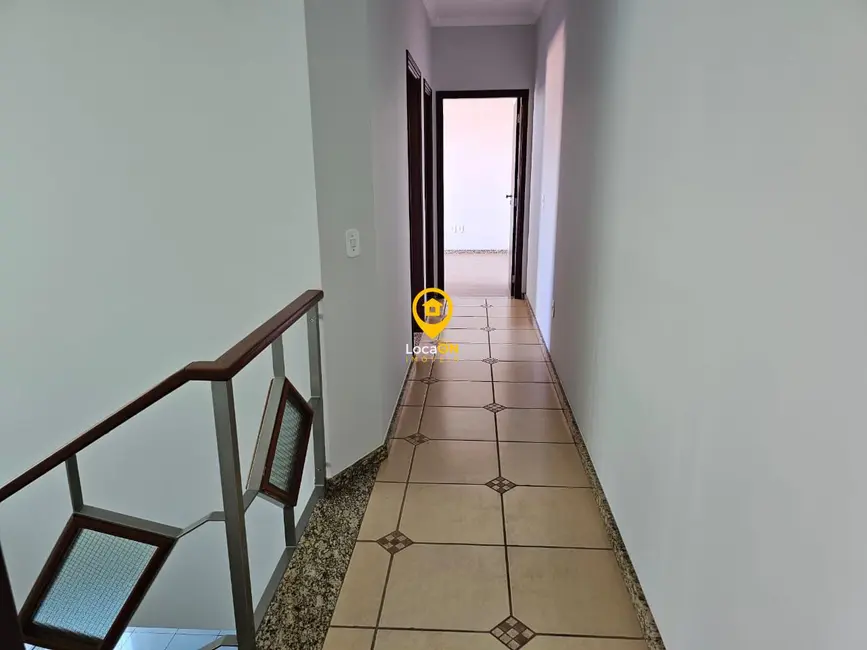 Casa com 3 quartos para alugar, 120m2 em Jardim Santa Lúcia, Araraquara - SP - imagem 9 Foto 9 de Casa com 3 quartos para alugar, 120m2 em Jardim Santa Lúcia, Araraquara - SP