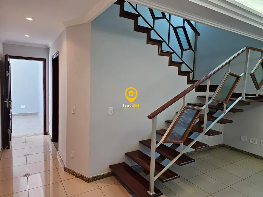 Casa com 3 quartos para alugar, 120m2 em Jardim Santa Lúcia, Araraquara - SP - imagem 2 Foto 2 de Casa com 3 quartos para alugar, 120m2 em Jardim Santa Lúcia, Araraquara - SP