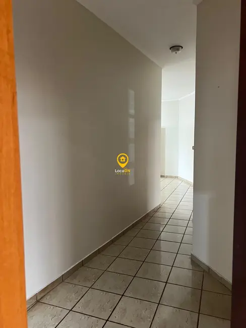 Casa com 3 quartos para alugar, 229m2 em Parque Residencial Cidade Universitária, Ribeirao Preto - SP - imagem 3 Foto 3 de Casa com 3 quartos para alugar, 229m2 em Parque Residencial Cidade Universitária, Ribeirao Preto - SP