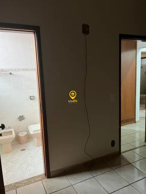 Casa com 3 quartos para alugar, 229m2 em Parque Residencial Cidade Universitária, Ribeirao Preto - SP - imagem 9 Foto 9 de Casa com 3 quartos para alugar, 229m2 em Parque Residencial Cidade Universitária, Ribeirao Preto - SP