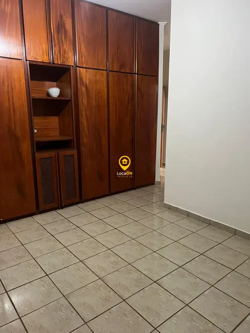 Casa com 3 quartos para alugar, 229m2 em Parque Residencial Cidade Universitária, Ribeirao Preto - SP - imagem 5 Foto 5 de Casa com 3 quartos para alugar, 229m2 em Parque Residencial Cidade Universitária, Ribeirao Preto - SP