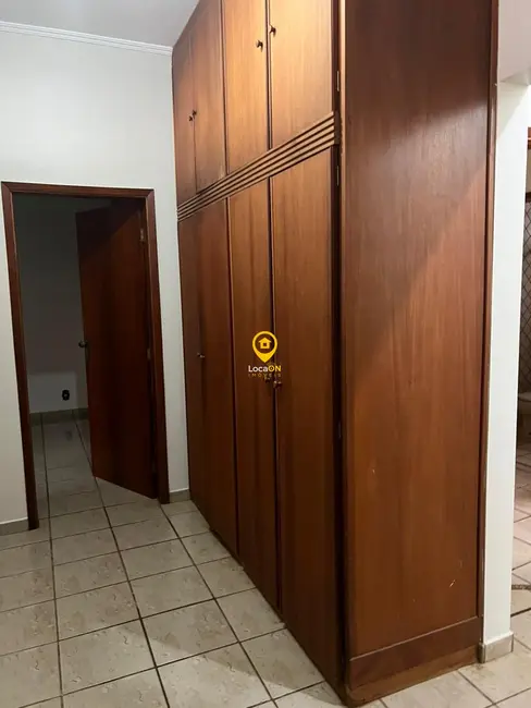 Casa com 3 quartos para alugar, 229m2 em Parque Residencial Cidade Universitária, Ribeirao Preto - SP - imagem 7 Foto 7 de Casa com 3 quartos para alugar, 229m2 em Parque Residencial Cidade Universitária, Ribeirao Preto - SP