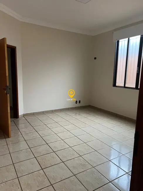 Casa com 3 quartos para alugar, 229m2 em Parque Residencial Cidade Universitária, Ribeirao Preto - SP - imagem 2 Foto 2 de Casa com 3 quartos para alugar, 229m2 em Parque Residencial Cidade Universitária, Ribeirao Preto - SP