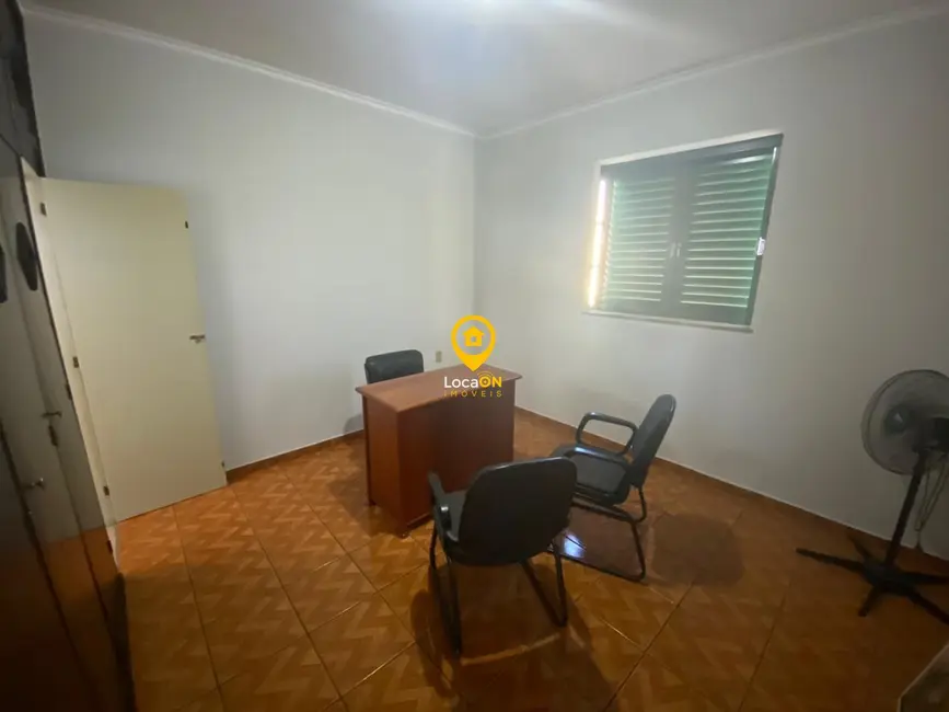 Casa com 4 quartos para alugar, 250m2 em Campos Elíseos, Ribeirao Preto - SP - imagem 9 Foto 9 de Casa com 4 quartos para alugar, 250m2 em Campos Elíseos, Ribeirao Preto - SP