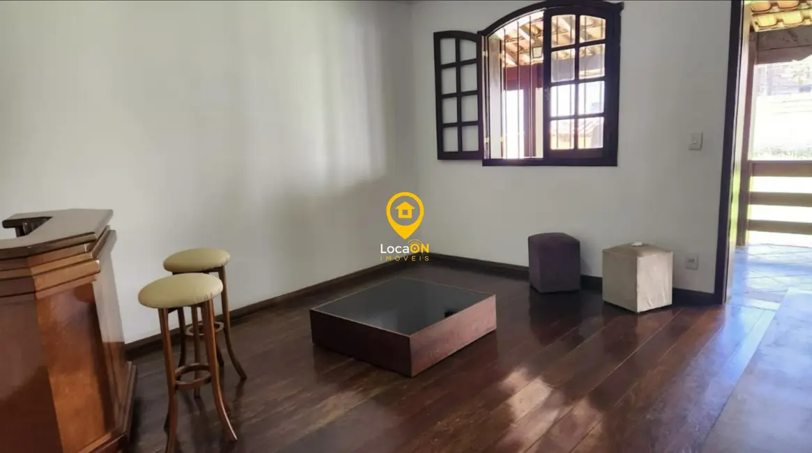 Casa com 3 quartos para alugar, 199m2 em Castelo, Belo Horizonte - MG - imagem 4 Foto 4 de Casa com 3 quartos para alugar, 199m2 em Castelo, Belo Horizonte - MG