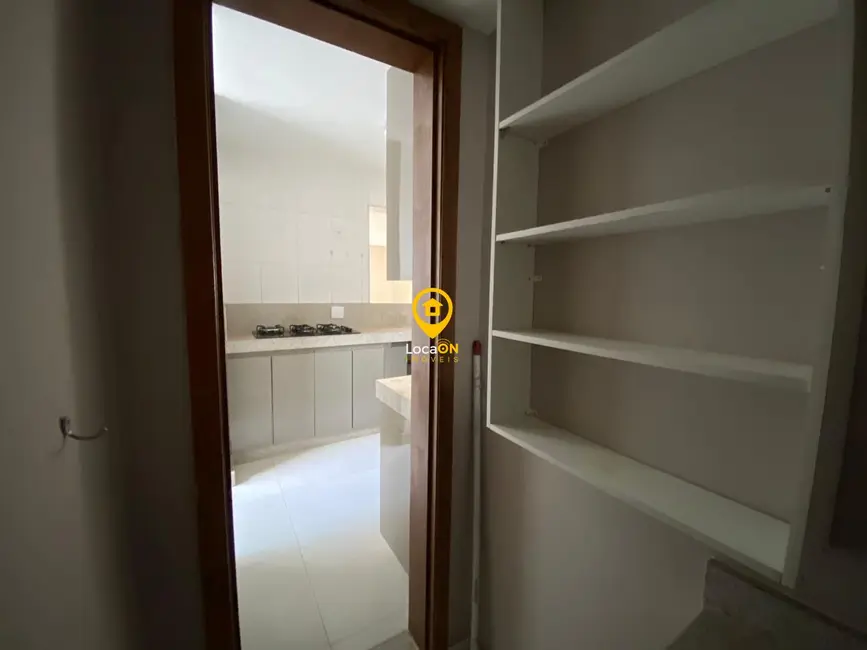 Apartamento com 4 quartos para alugar, 100m2 em Buritis, Belo Horizonte - MG - imagem 8 Foto 8 de Apartamento com 4 quartos para alugar, 100m2 em Buritis, Belo Horizonte - MG