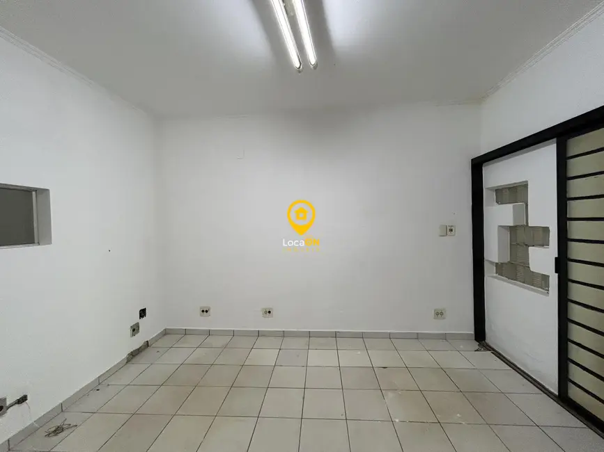 Loja com 5 quartos para alugar, 293m2 em Jardim Irajá, Ribeirao Preto - SP - imagem 9 Foto 9 de Loja com 5 quartos para alugar, 293m2 em Jardim Irajá, Ribeirao Preto - SP