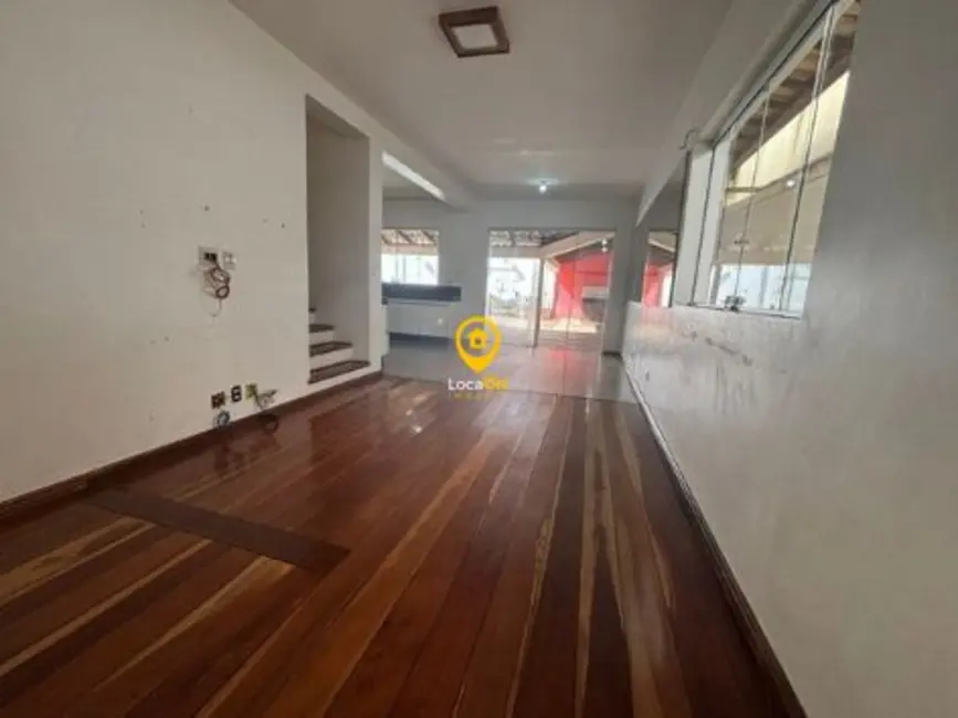 Casa com 4 quartos para alugar, 500m2 em Castelo, Belo Horizonte - MG - imagem 3 Foto 3 de Casa com 4 quartos para alugar, 500m2 em Castelo, Belo Horizonte - MG