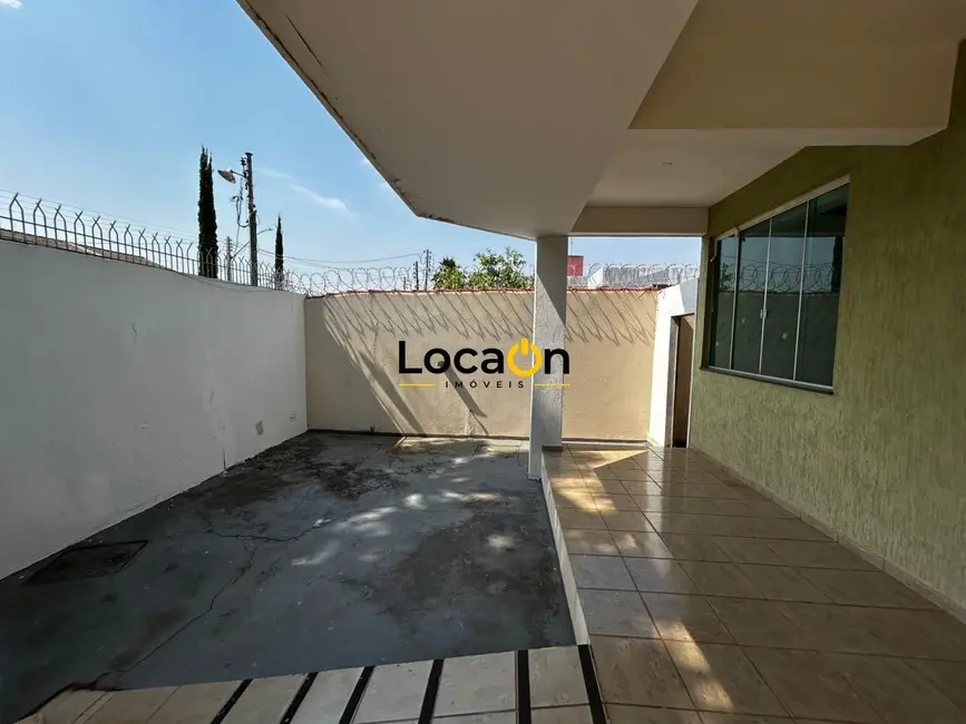 Foto 3 de Sobrado com 4 quartos para alugar, 418m2 em Jardim Planalto, Goiania - GO