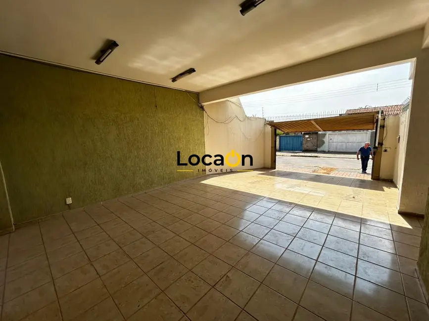 Foto 2 de Sobrado com 4 quartos para alugar, 418m2 em Jardim Planalto, Goiania - GO