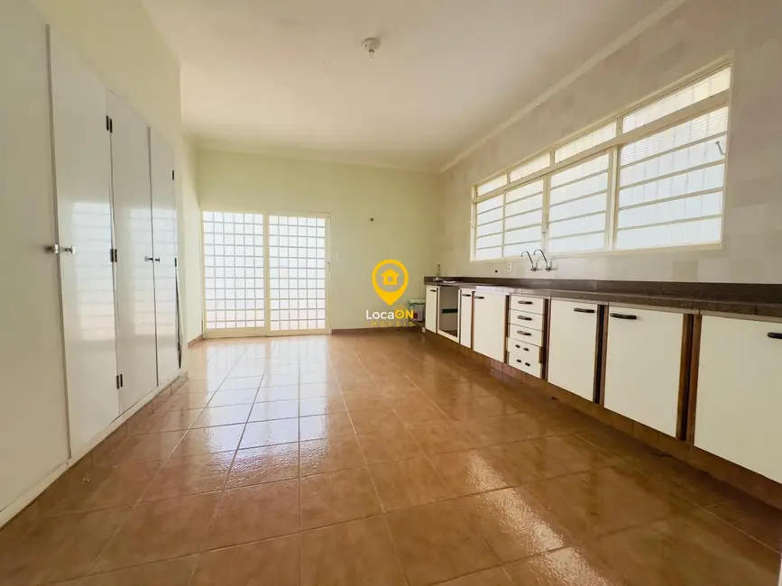 Foto 4 de Casa com 3 quartos para alugar, 160m2 em Jardim Mosteiro, Ribeirao Preto - SP