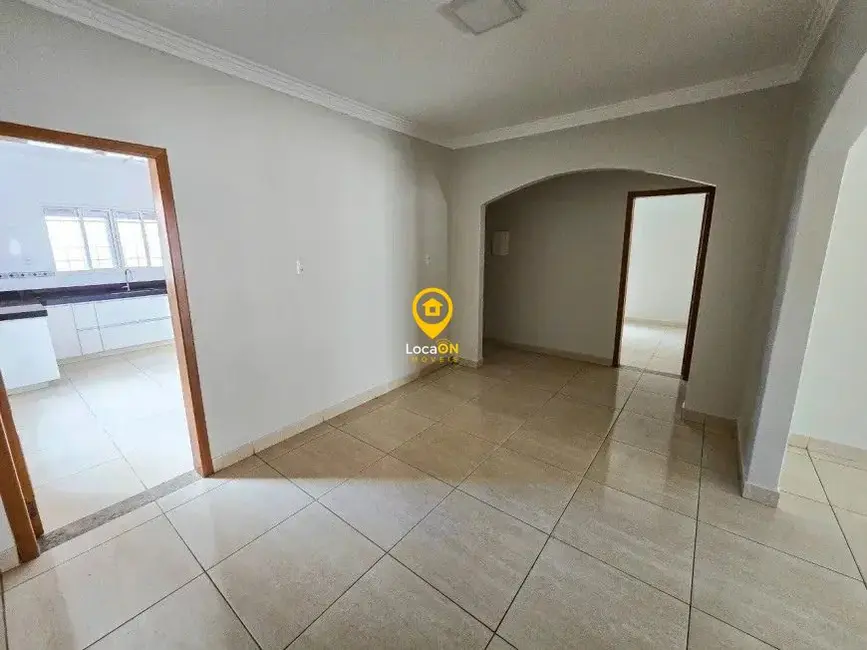 Casa com 3 quartos para alugar, 210m2 em Setor Urias Magalhães, Goiania - GO - imagem 6 Foto 6 de Casa com 3 quartos para alugar, 210m2 em Setor Urias Magalhães, Goiania - GO