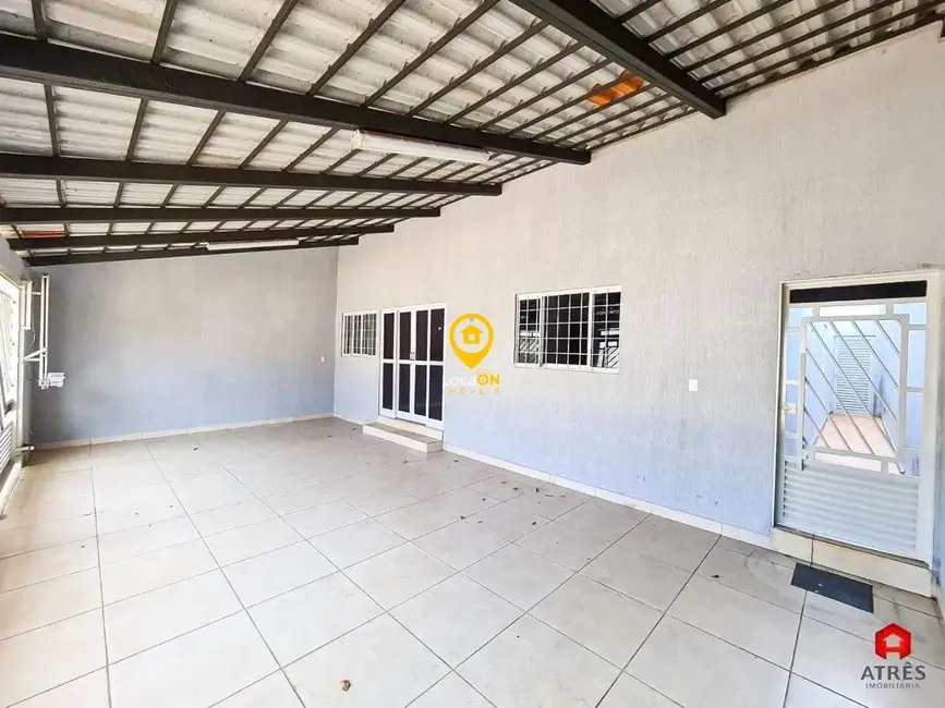 Casa com 3 quartos para alugar, 210m2 em Setor Urias Magalhães, Goiania - GO - imagem 3 Foto 3 de Casa com 3 quartos para alugar, 210m2 em Setor Urias Magalhães, Goiania - GO