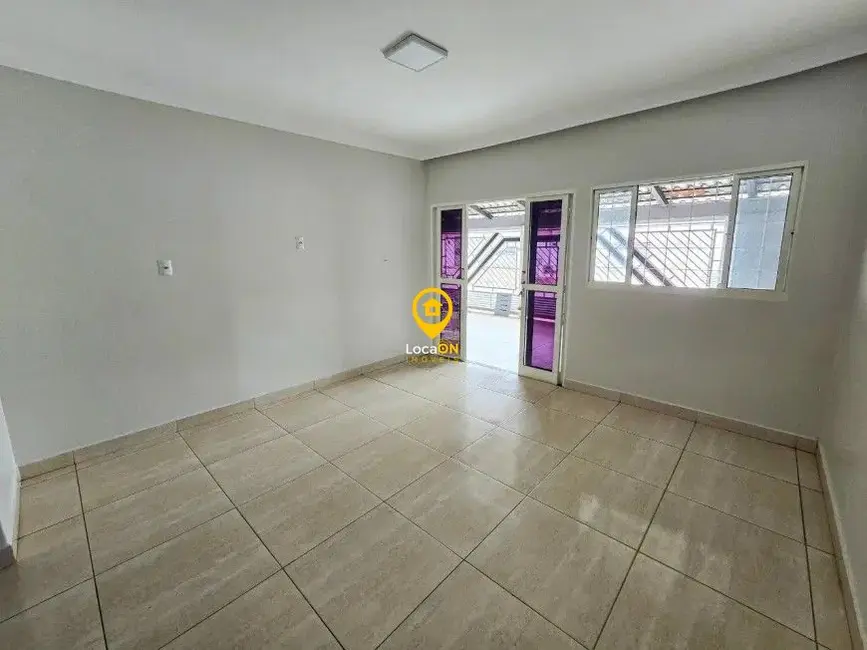 Casa com 3 quartos para alugar, 210m2 em Setor Urias Magalhães, Goiania - GO - imagem 5 Foto 5 de Casa com 3 quartos para alugar, 210m2 em Setor Urias Magalhães, Goiania - GO