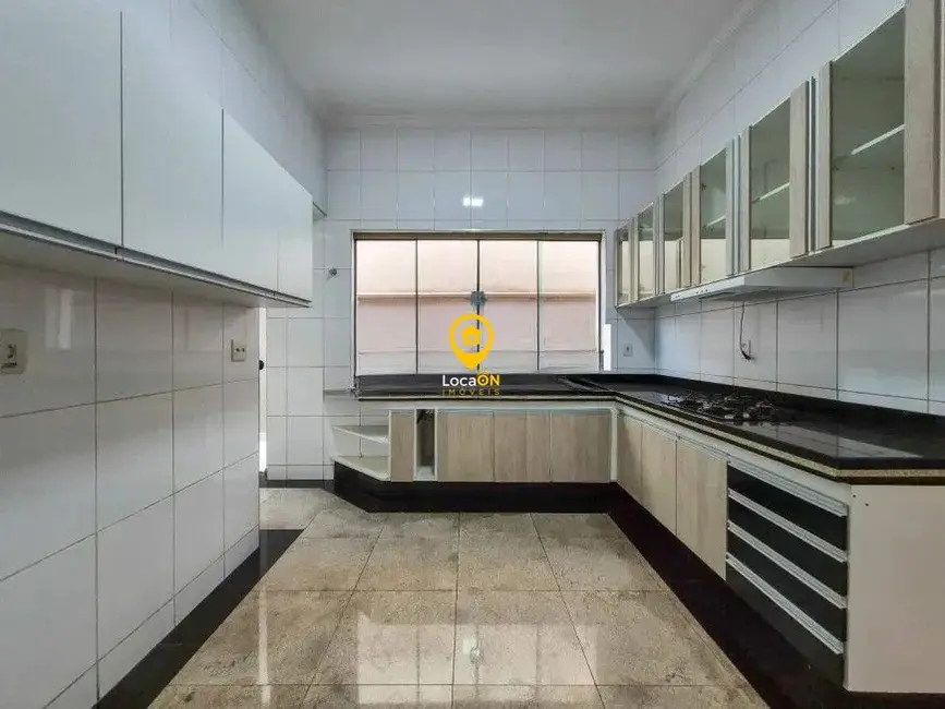 Casa de Condomínio com 3 quartos para alugar, 203m2 em Nova Aliança, Ribeirao Preto - SP - imagem 4 Foto 4 de Casa de Condomínio com 3 quartos para alugar, 203m2 em Nova Aliança, Ribeirao Preto - SP