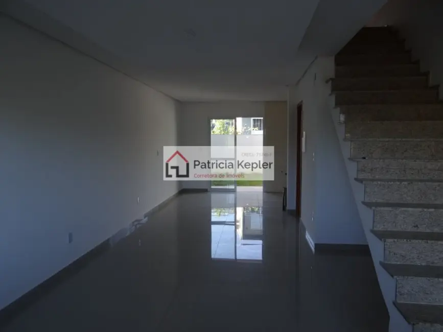 Foto 4 de Sobrado com 3 quartos à venda, 108m2 em Mário Quintana, Porto Alegre - RS