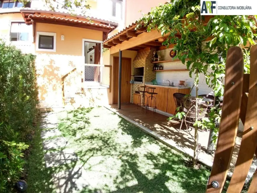 Foto 2 de Casa de Condomínio com 6 quartos à venda, 220m2 em Mangaratiba - RJ