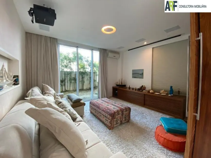 Casa com 6 quartos à venda, 238m2 em Mangaratiba - RJ - imagem 3 Foto 3 de Casa com 6 quartos à venda, 238m2 em Mangaratiba - RJ