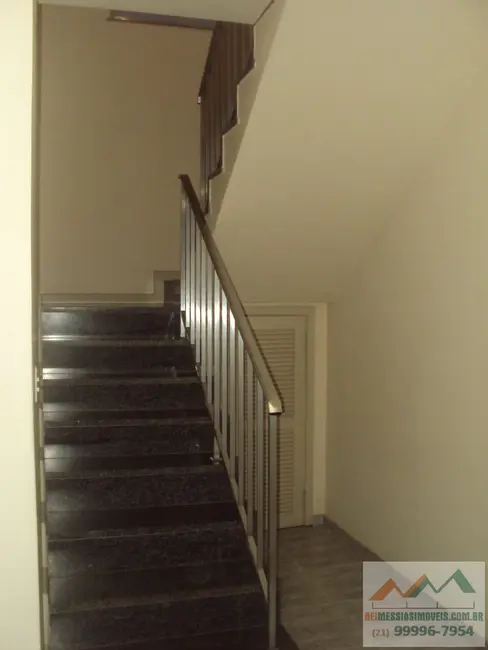 Casa com 5 quartos à venda, 250m2 em Centro, Marica - RJ - imagem 4 Foto 4 de Casa com 5 quartos à venda, 250m2 em Centro, Marica - RJ