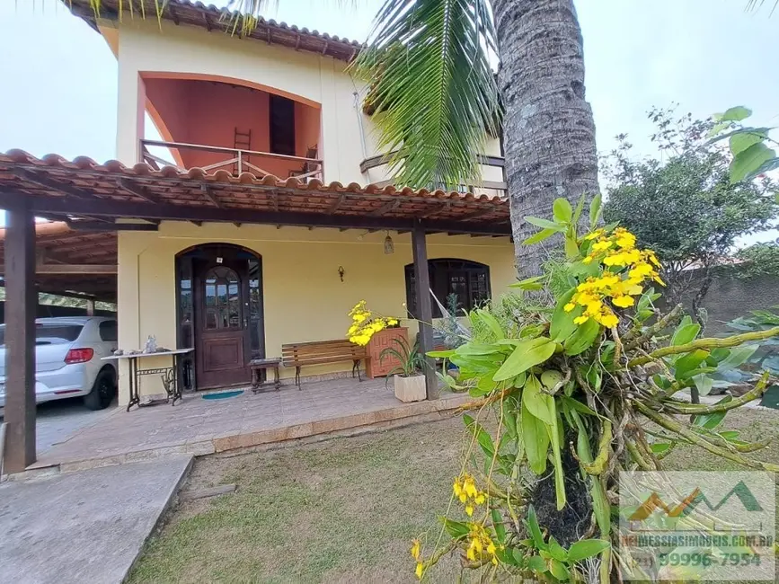 Foto 2 de Casa com 4 quartos à venda, 200m2 em Parque Nanci, Marica - RJ