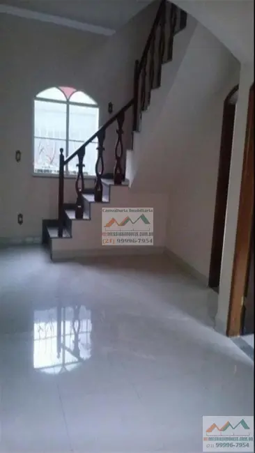 Casa com 3 quartos à venda, 180m2 em Centro, Rio Bonito - RJ - imagem 4 Foto 4 de Casa com 3 quartos à venda, 180m2 em Centro, Rio Bonito - RJ