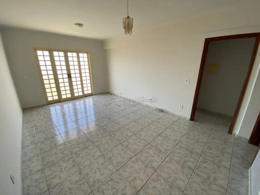 Foto 1 de Apartamento com 3 quartos para alugar, 96m2 em Mococa - SP