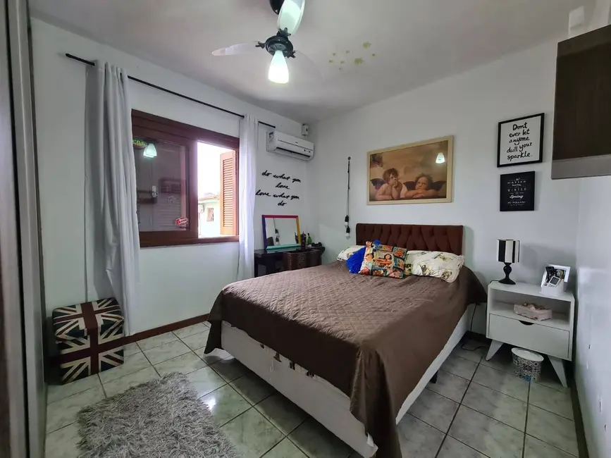 Casa com 3 quartos à venda, 110m2 em Centro, Xangri-lá - RS - imagem 4 Foto 4 de Casa com 3 quartos à venda, 110m2 em Centro, Xangri-lá - RS