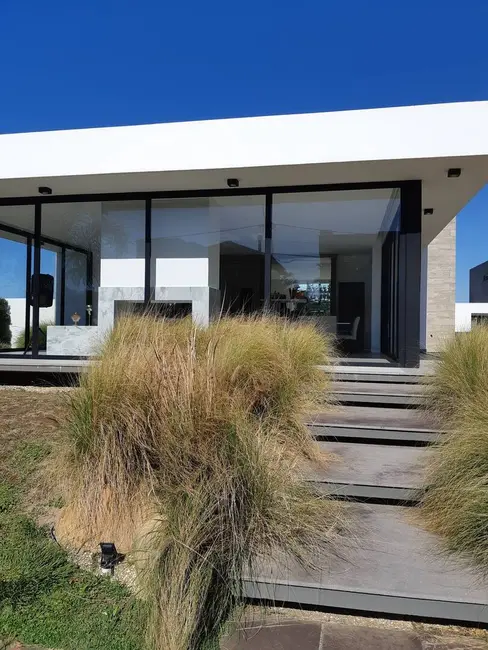 Foto 2 de Casa com 4 quartos à venda, 204m2 em Xangri-lá - RS