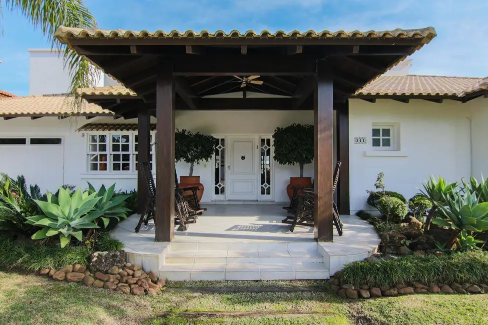 Casa com 5 quartos à venda em Xangri-lá - RS - imagem 4 Foto 4 de Casa com 5 quartos à venda em Xangri-lá - RS