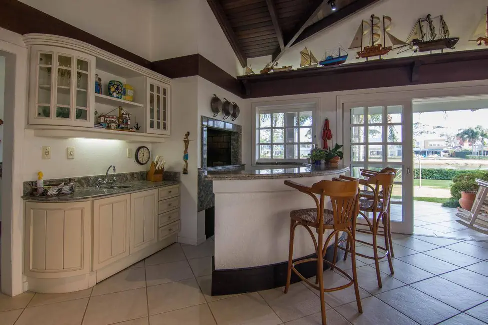 Casa com 5 quartos à venda em Xangri-lá - RS - imagem 7 Foto 7 de Casa com 5 quartos à venda em Xangri-lá - RS