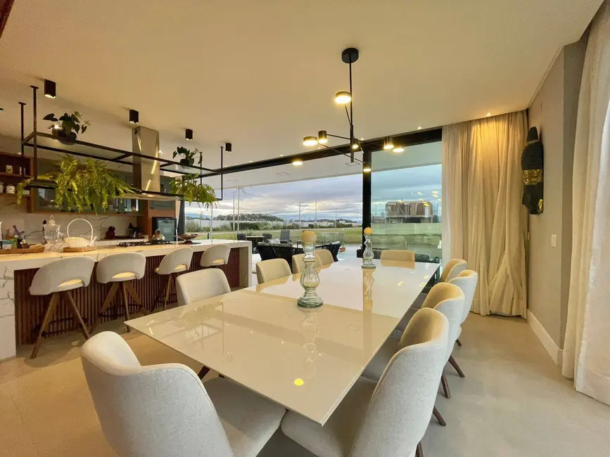 Casa com 5 quartos à venda, 457m2 em Centro, Xangri-lá - RS - imagem 3 Foto 3 de Casa com 5 quartos à venda, 457m2 em Centro, Xangri-lá - RS