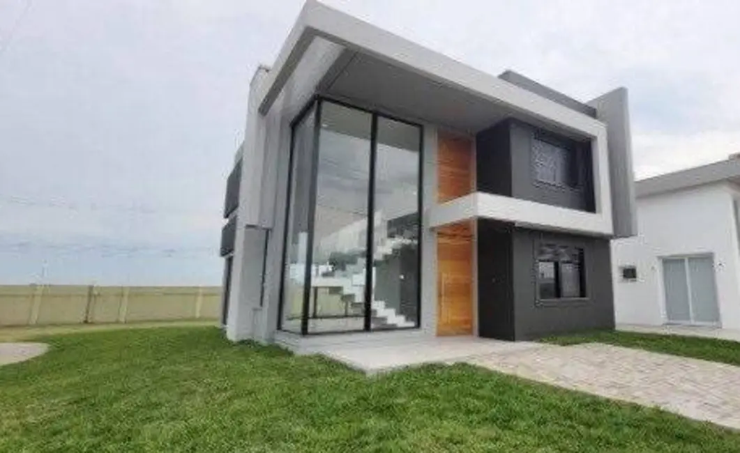 Casa com 4 quartos à venda em Centro, Xangri-lá - RS - imagem 1 Foto 1 de Casa com 4 quartos à venda em Centro, Xangri-lá - RS