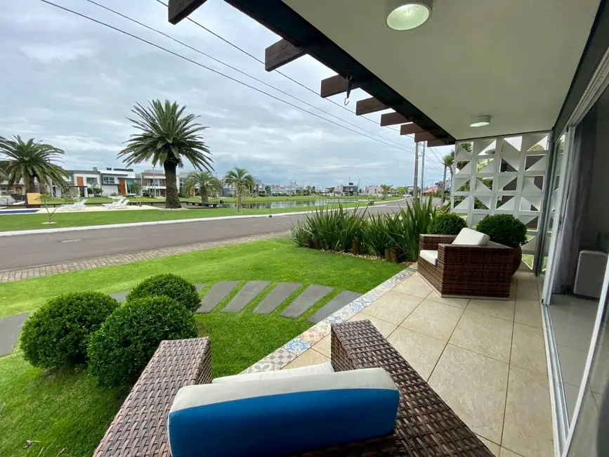 Casa com 3 quartos à venda em Xangri-lá - RS - imagem 4 Foto 4 de Casa com 3 quartos à venda em Xangri-lá - RS