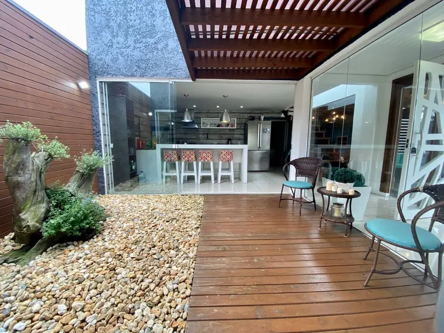 Casa com 3 quartos à venda em Xangri-lá - RS - imagem 5 Foto 5 de Casa com 3 quartos à venda em Xangri-lá - RS