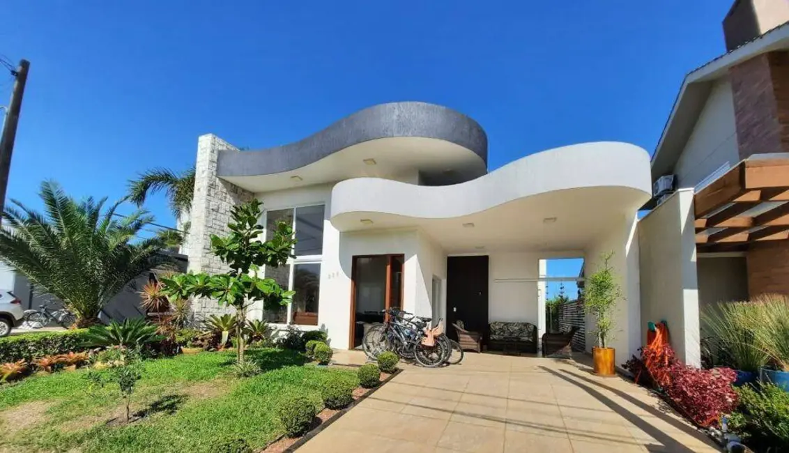 Foto 1 de Casa com 4 quartos à venda, 300m2 em Centro, Xangri-lá - RS