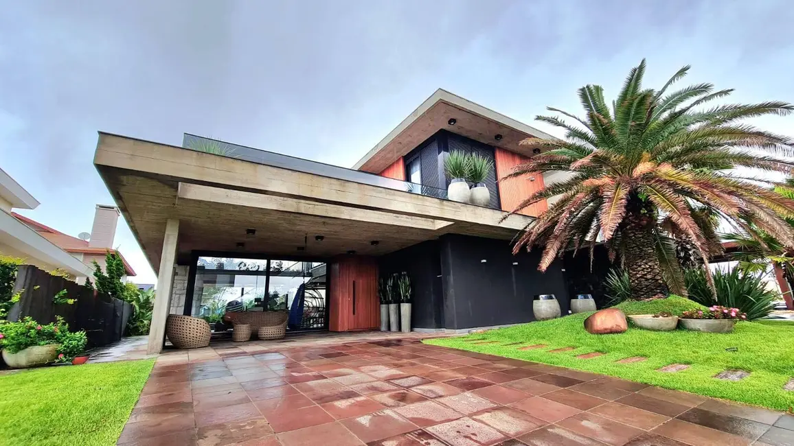 Foto 1 de Casa com 5 quartos à venda em Xangri-lá - RS