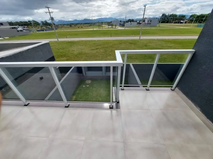 Casa com 2 quartos à venda, 100m2 em Centro, Xangri-lá - RS - imagem 5 Foto 5 de Casa com 2 quartos à venda, 100m2 em Centro, Xangri-lá - RS