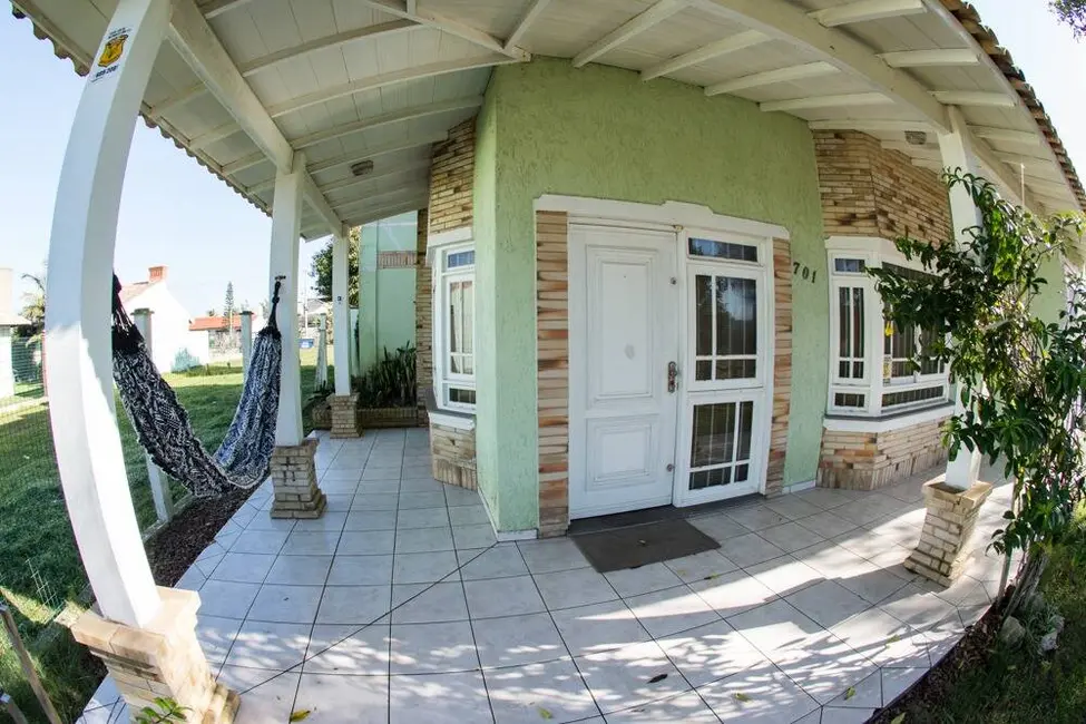 Casa com 3 quartos à venda em Xangri-lá - RS - imagem 3 Foto 3 de Casa com 3 quartos à venda em Xangri-lá - RS