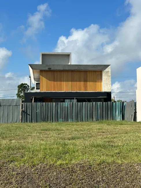 Casa com 4 quartos à venda, 250m2 em Centro, Xangri-lá - RS - imagem 1 Foto 1 de Casa com 4 quartos à venda, 250m2 em Centro, Xangri-lá - RS